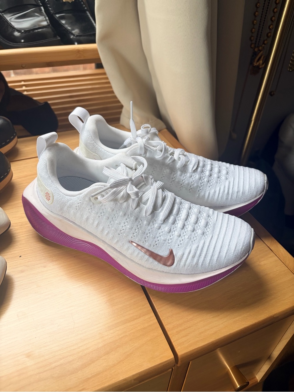 Nike Women's White Knit Sneakers SZ 7